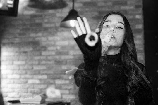 Einweg E-Zigaretten ile tek kullanımlık vaping rehberi ve en popüler aroma vozol lush ice incelemesi